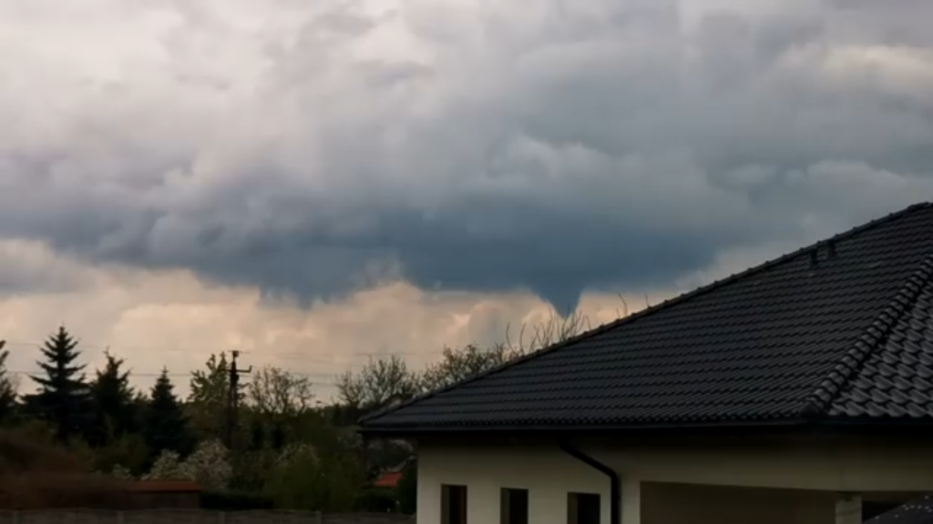 Lej kondensacyjny widoczny z Grębocina pod Toruniem. Fot. Joanna Wilczewska